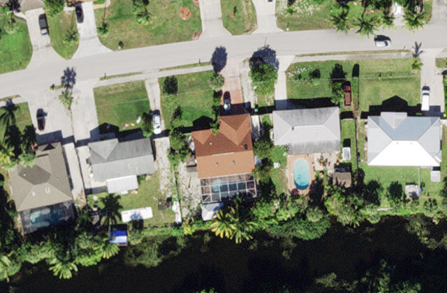 Aerial view of a sample lead with its roof outlined